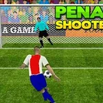Fotbalista v červeno-bílém dresu střílí penaltu proti brankáři v bráně na zeleném hřišti