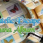 Lupa zvětšující známky s motýly v albu, s nápisem Philatelic Escape Fauna Album