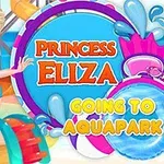 Princezna v modrých šatech a plavkách stojí před barevnými tobogány v aquaparku