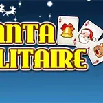 Název Santa Solitaire ve žlutých písmenech na modrém pozadí s obrázky vánočních karetních symbolů a siluetou saní s soby