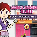 Postava kuchařky v purpurovém oblečení a nápisem Saras Cooking Class na pozadí kuchyně