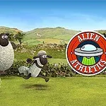 Tři animované ovce skáčou přes balík sena na zelené louce s kulisou venkovské krajiny a logem s nápisem Alien Athletics