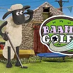 Ovce s golfovou holí stojí na trávě před kamennou stavbou s barevným logem Baahmy Golf