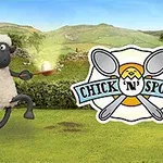 Ovce s pánví při chůzi po trávě vedle loga se lžícemi a nápisem Chick N Spoon, v pozadí kopcovitá krajina