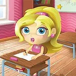 Dívka s blonďatými vlasy sedí u školní lavice v růžové třídě a píše na papír