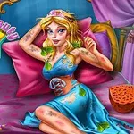 Pohádková postava v modrých šatech sedí na posteli v uvolněné póze s nečistotami na těle, obklopená kosmetickými předměty
