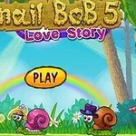 Barevná ilustrace dvou kreslených šneků na louce s duhou, obklopených stromy a houbami, s nápisem Play