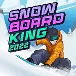 Snowboardista v oranžové bundě sjíždí zasněžený svah mezi zasněženými stromy a horami s nápisem Snowboard King 2022