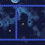 Postava v barevném skafandru na vesmírné platformě obklopené modrými dlaždicemi a planetami v pozadí