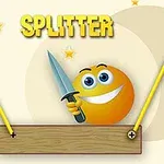 Žlutý kulatý emotikon s nožem v ruce stojí na dřevěné plošině pod nápisem SPLITTER