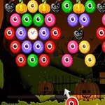 Barevné bubliny s tvářemi dýní a hodin rozložené na herní obrazovce s motivem Halloween