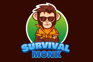 Kreslený opice s brýlemi a šátkem, s nápisem SURVIVAL MONK ve spodní části