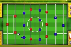 Stolní fotbal zobrazený shora s červenými a modrými hracími figurkami na zeleném hřišti