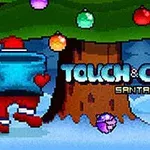 Postava v červeném oblečení s krabicí stojí pod ozdobeným vánočním stromkem na zasněženém pozadí s nápisem TOUCH & CATCH SANTA