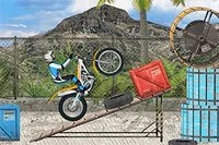 Jezdi na motorce a překonej složité překážky na trati