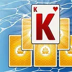 Karta krále srdcí před pěti otočenými kartami na modrém pozadí s vodními motivy