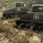 Dva kreslené tanky s hvězdou na boční části na trávnatém poli, který právě vystřeluje