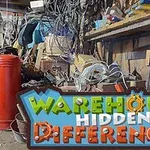 Sklad plný nářadí a předmětů s nápisem Warehouse Hidden Differences v popředí