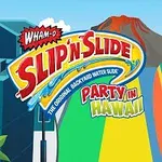 Postavička s dredy držící plážovou desku stojí před skluzavkou s nápisem Slip’n Slide a sopkou v pozadí