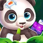 Roztomilá panda s obvazem na hlavě a bambusovým výhonkem v pacičkách obklopená předměty jako kartáček a oblečení