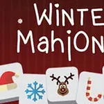 Název Winter Mahjong na červeném pozadí s dlaždicemi obsahujícími obrázky zimních motivů, jako jsou sob, vločka, vánoční čepice a dárek
